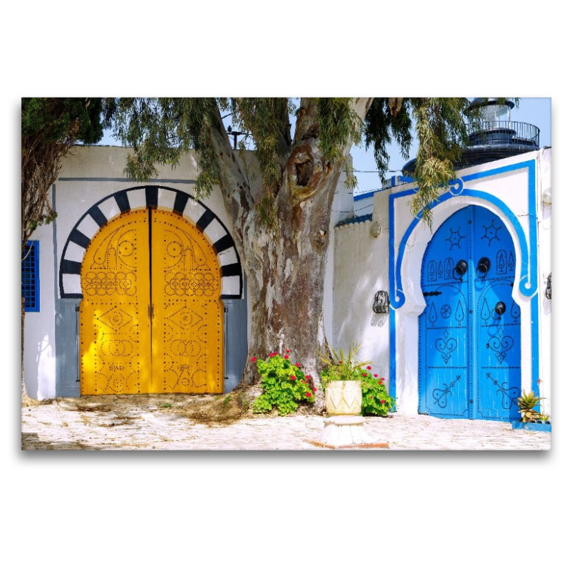 gelbe und blaue Holztüren in der Medina von Sidi Bou Said