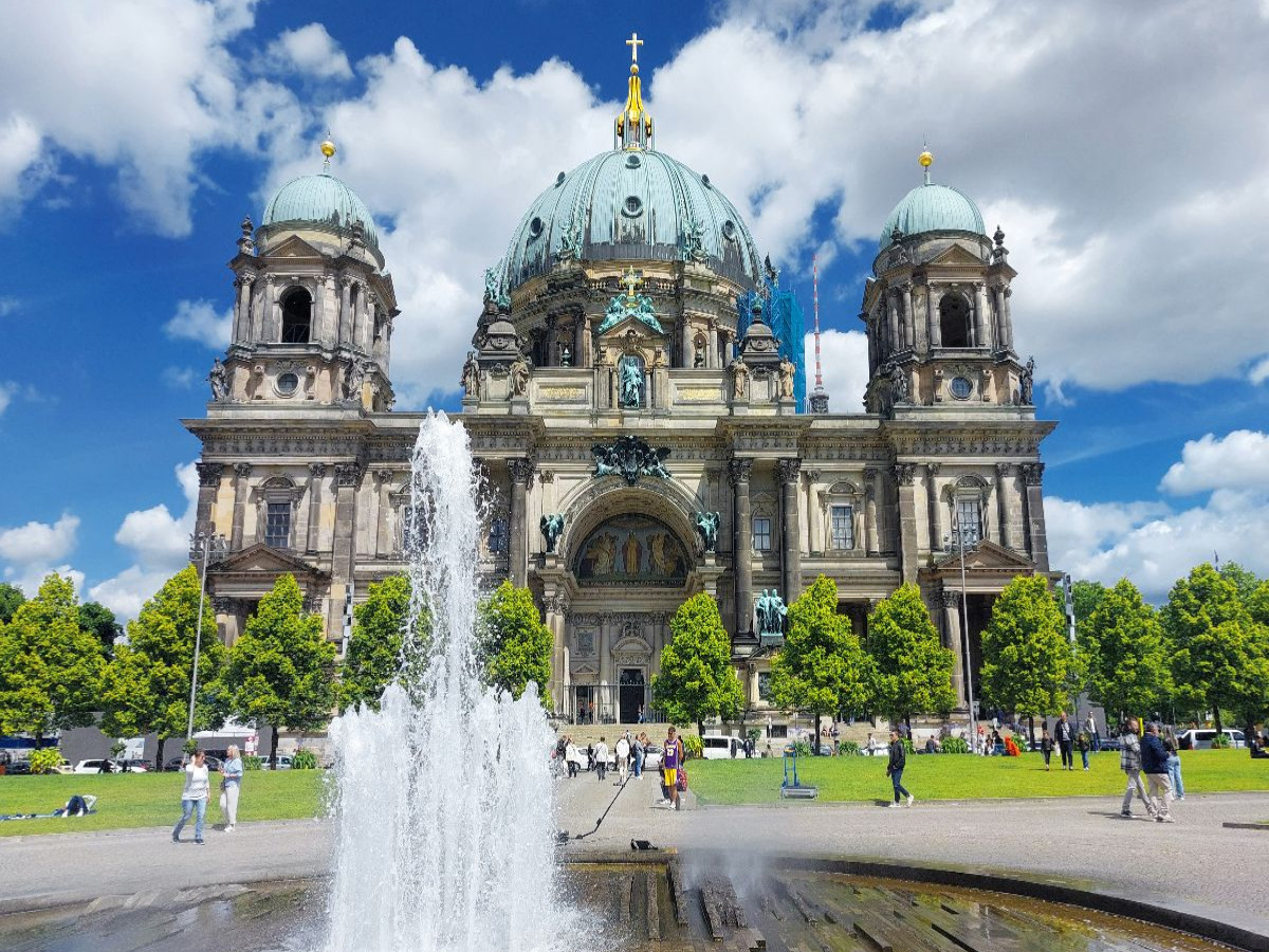 Berliner Dom, Am Lustgarten