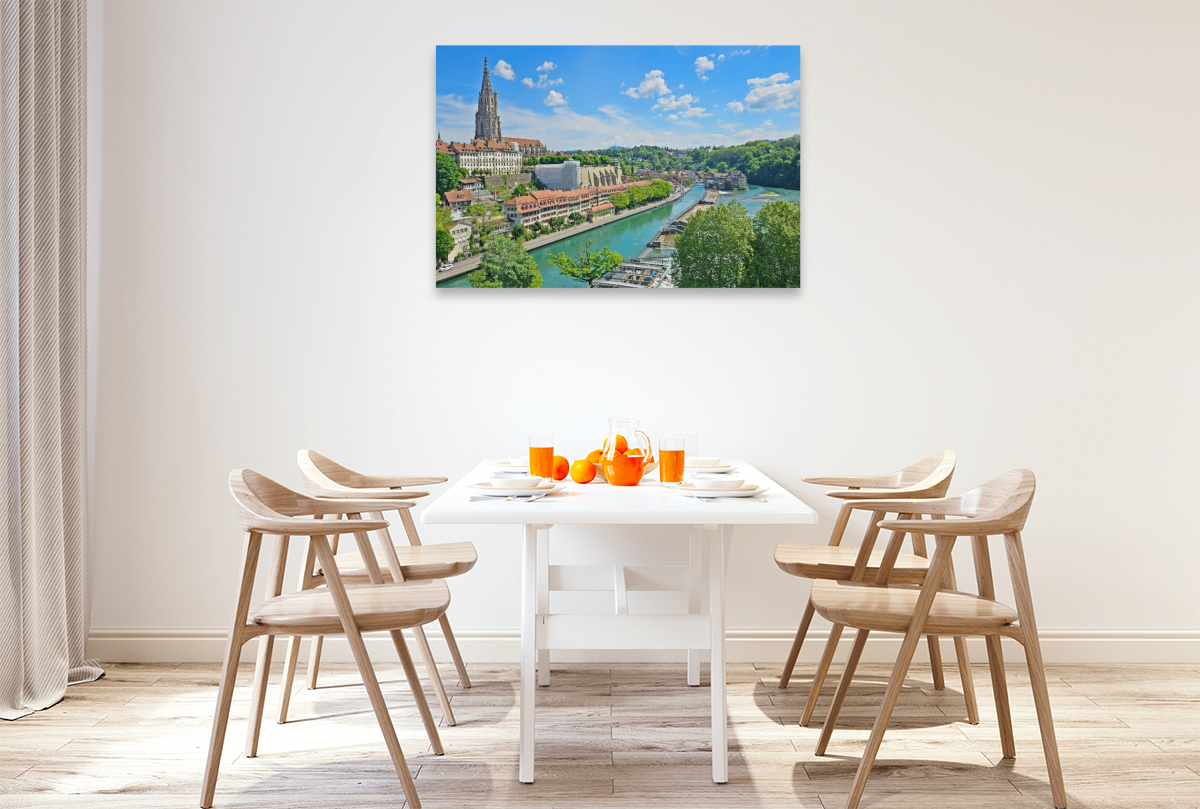 Blick auf den Dom und die Aare in Bern