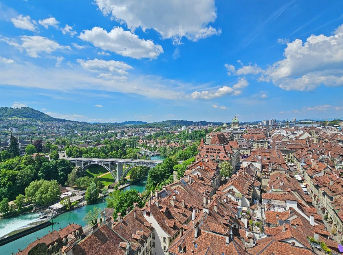 Blick vom Dom auf die Kornhausbrücke in Bern