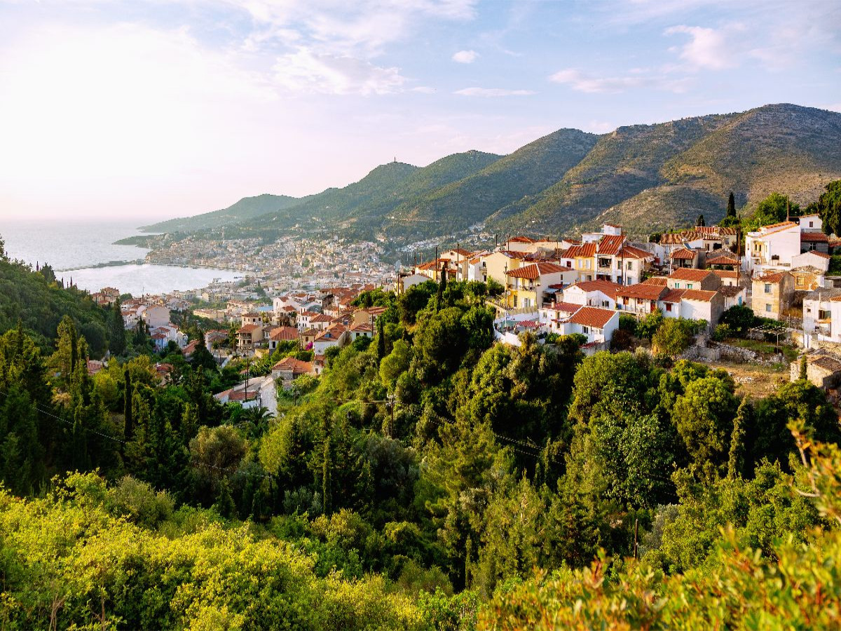Samos-Stadt mit Blick auf die Bucht von Vathy