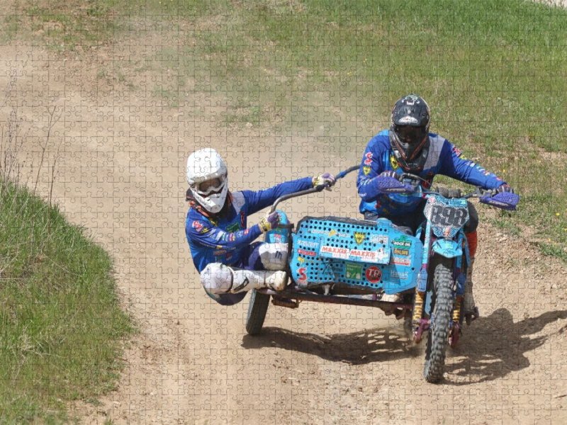 Motocross Beiwagen-Fahrer mit Copilot in Action
