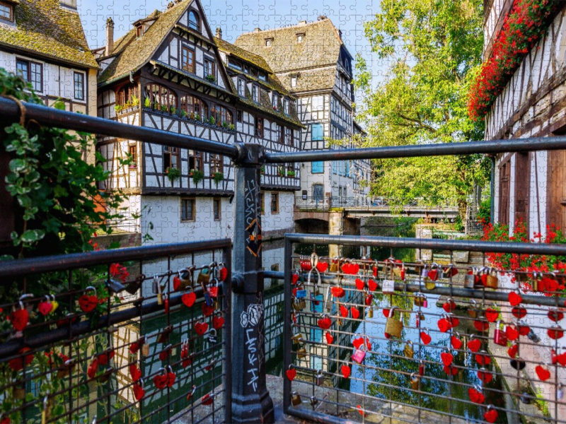 Liebesschlösser am Quai in Petite France
