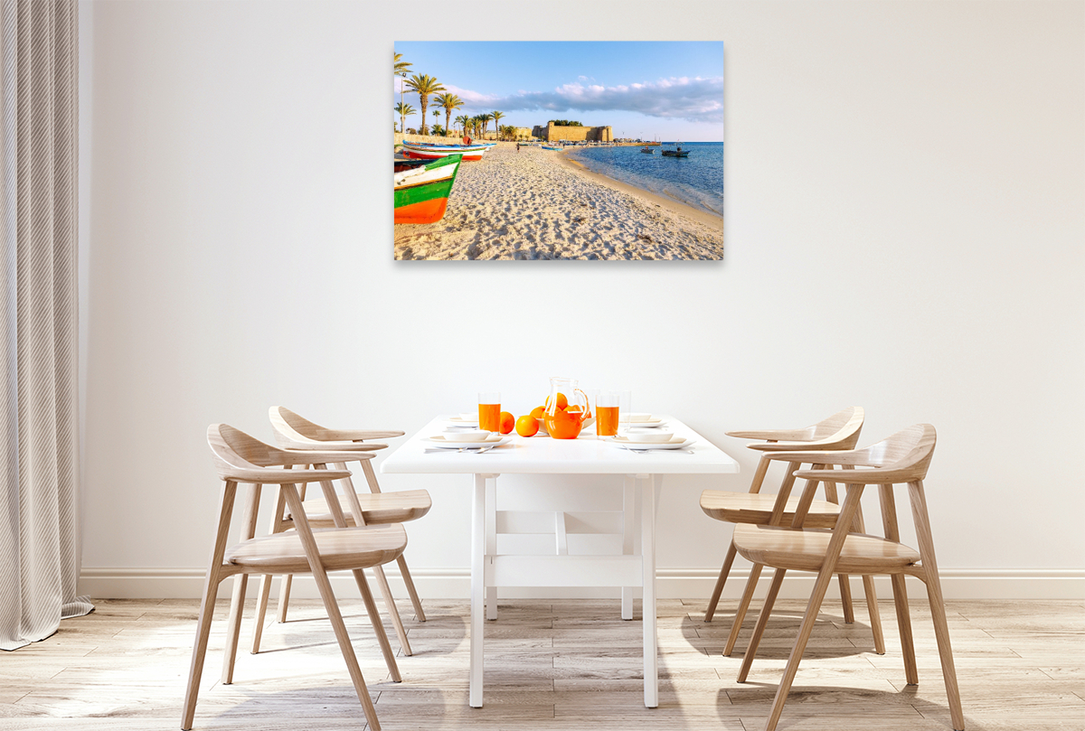 Strand mit Fischerbooten vor der Kasbah in Hammamet