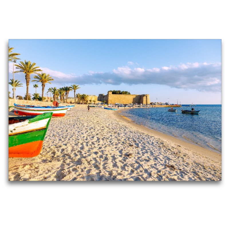 Strand mit Fischerbooten vor der Kasbah in Hammamet
