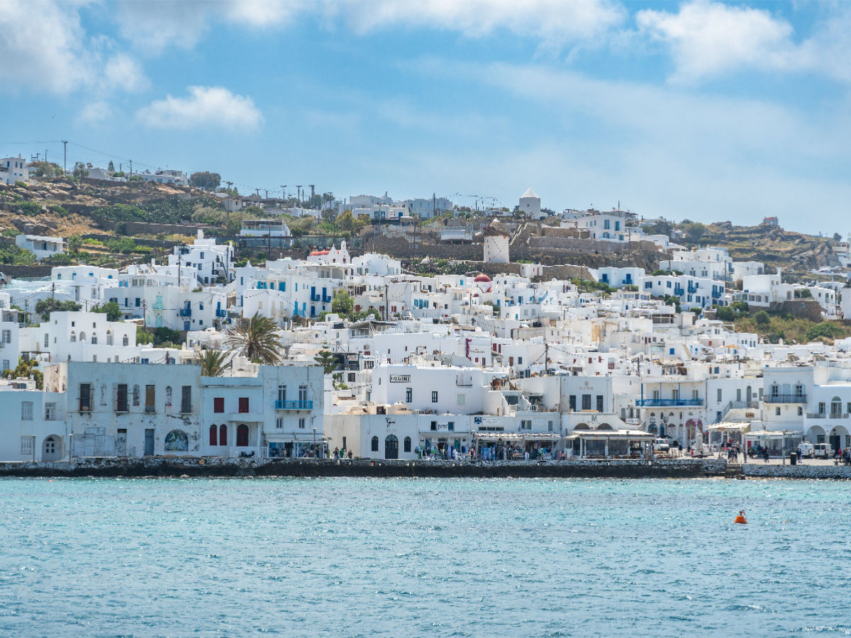Weiße Häuser auf Mykonos - Griechenlands Küstenidylle in der Ägäis