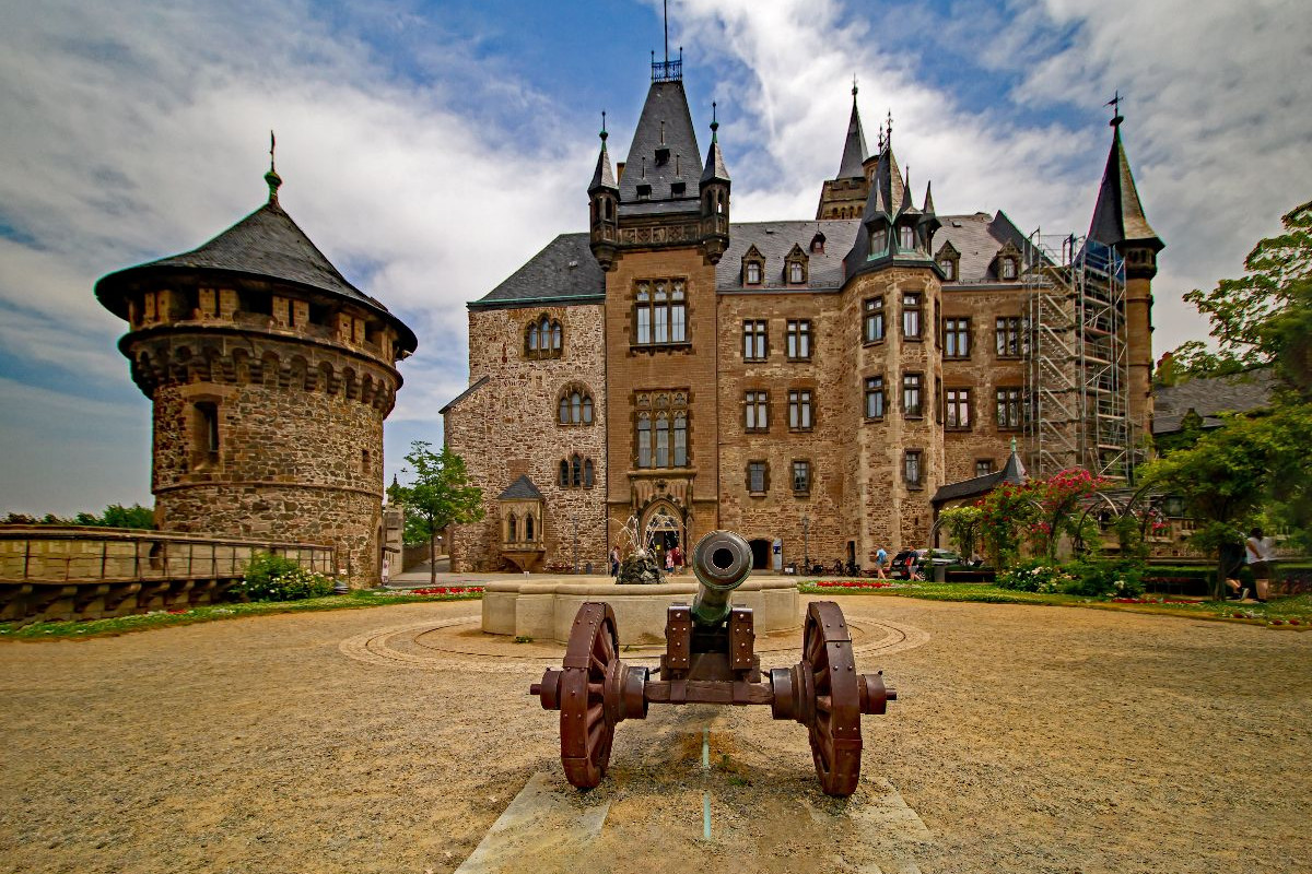 Schlossplatz mit Kanone