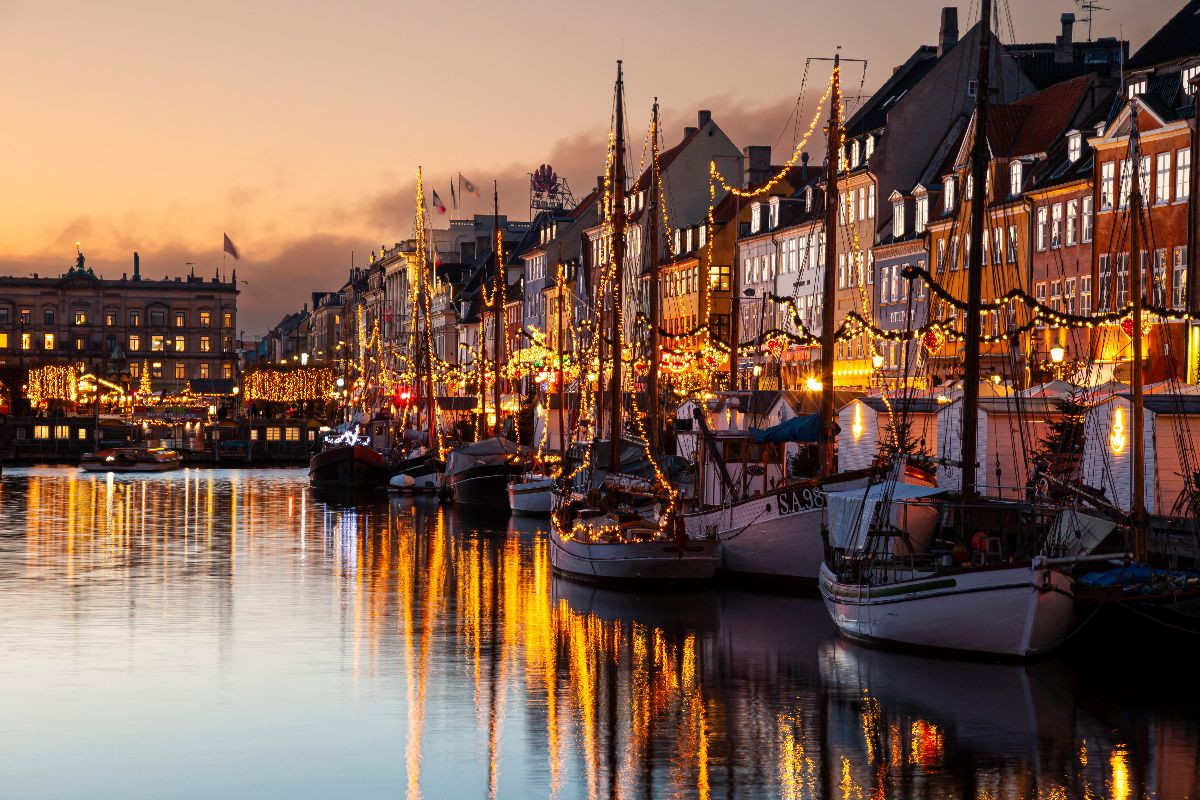 Nyhavn-Kanal, Weihnachtszeit, Kopenhagen, Dänemark
