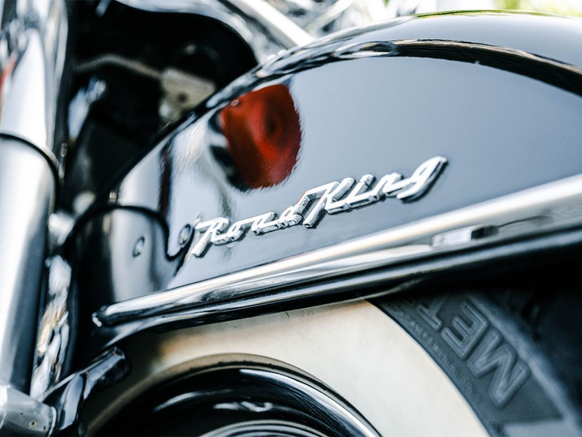 Ein Motiv aus dem Kalender Legendäre Linien – Harley Road King im Detail