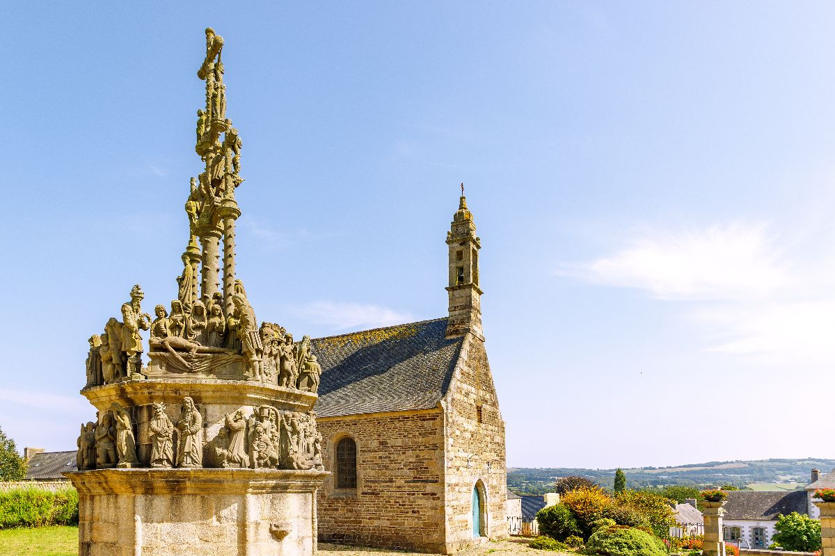 Historischer Pfarrbezirk mit Calvaire in Plougonven – steinerne Zeugnisse der Bretagne