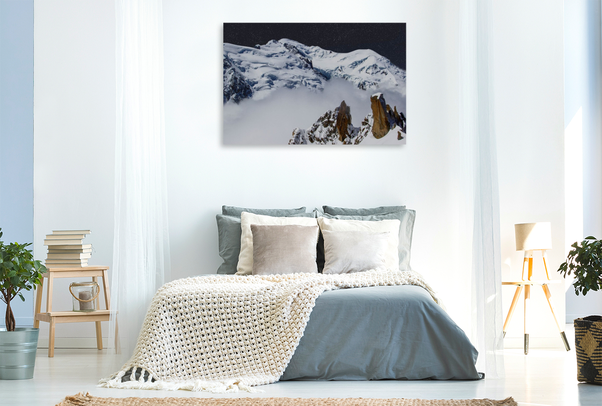 Der Cosmique Grat und der Mont Blanc bei Nacht