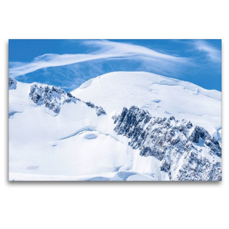 Ein Wolkenbogen über dem Mont Maudit und Mont Blanc