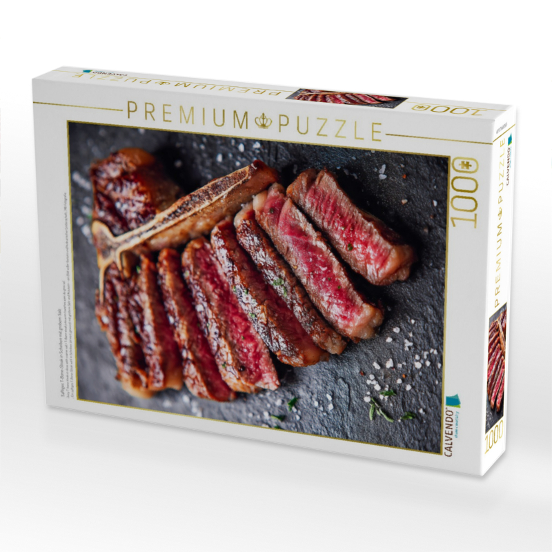 Saftiges T-Bone-Steak in Scheiben mit grobem Salz