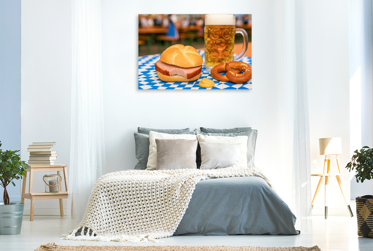 Leberkässemmel mit einer Maß Bier und Brezn