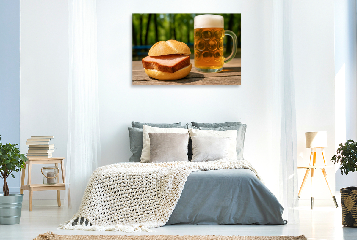 Leberkässemmel mit Leberkäse in freier Natur