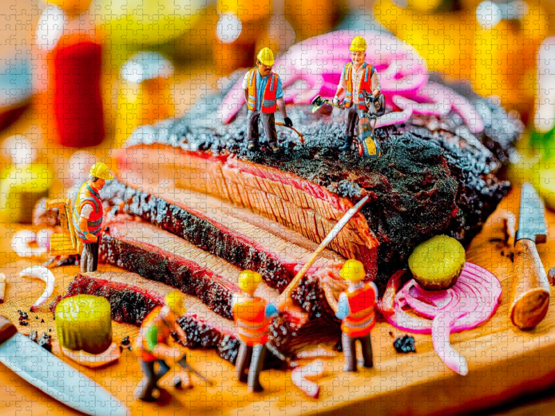 Bauarbeiter Miniaturen richten köstliches Thunfischsteak mit Zwiebelringen an