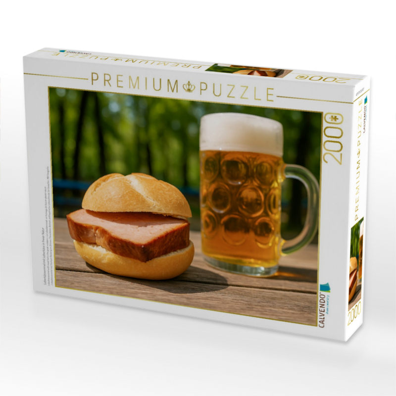 Leberkässemmel mit Leberkäse in freier Natur