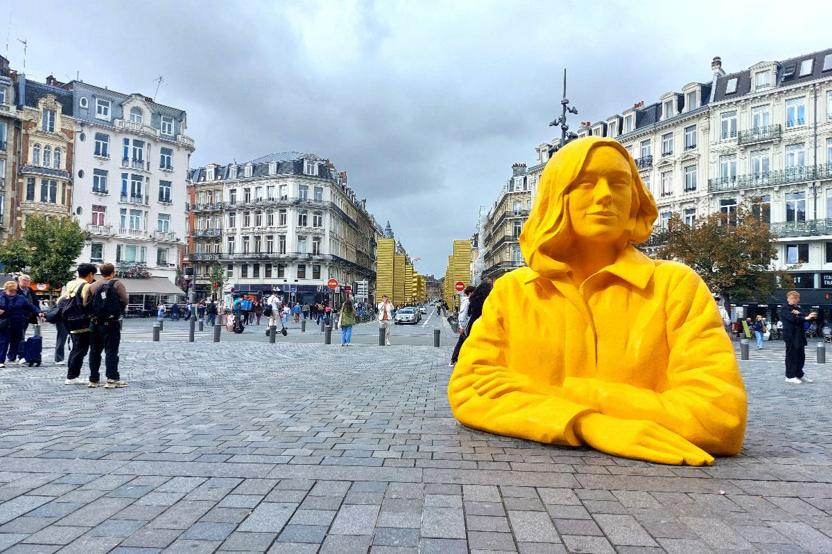 Lille, 'Romy' vor dem Bahnhof Lille Flandres