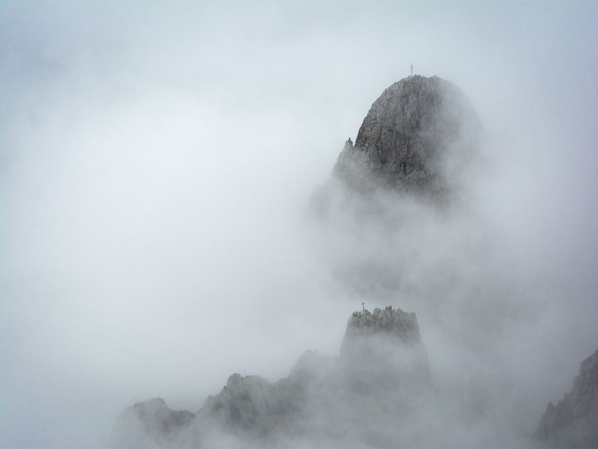 Karwendelköpfe im Nebel