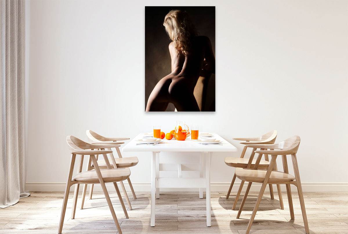 Blonder Hüftschwung