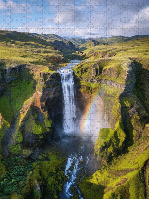 Donnerndes Wasser trifft Regenbogen, die Erde atmet in Farben