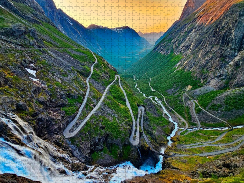 Die Passstraße Trollstigen mit elf Haarnadelkurven