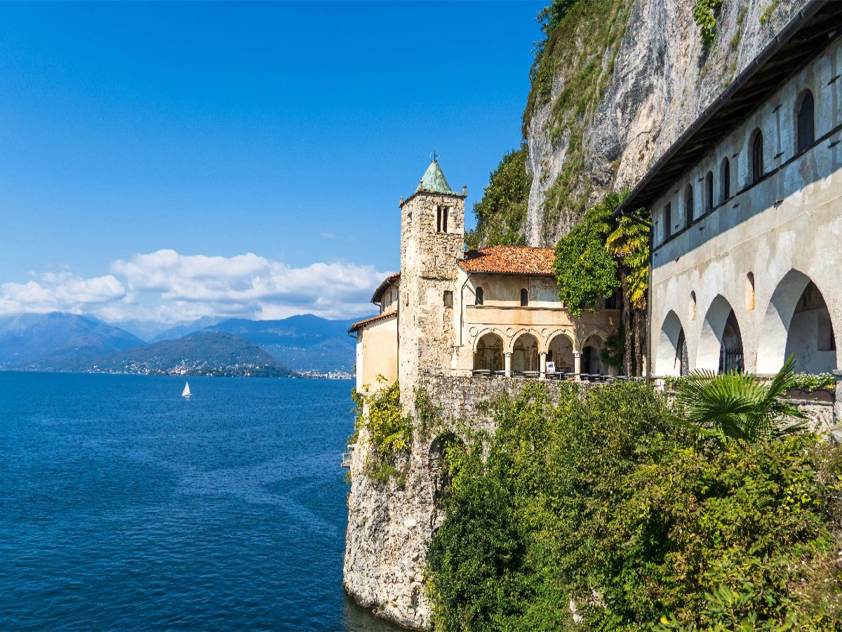 Santa Caterina del Sasso am Lago Maggiore