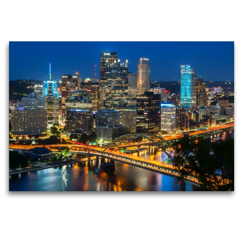 Traumhafte Skyline von Pittsburgh am Abend