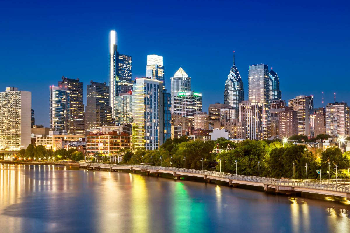 Blick von der South Street Bridge auf Downtown Philadelphia