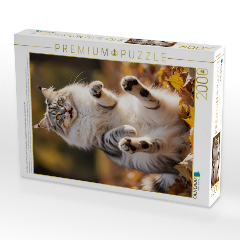 Eine Maine Coon Katze spielt im Herbstlaub und zeigt ihre verspielte Seite voller Lebensfreude