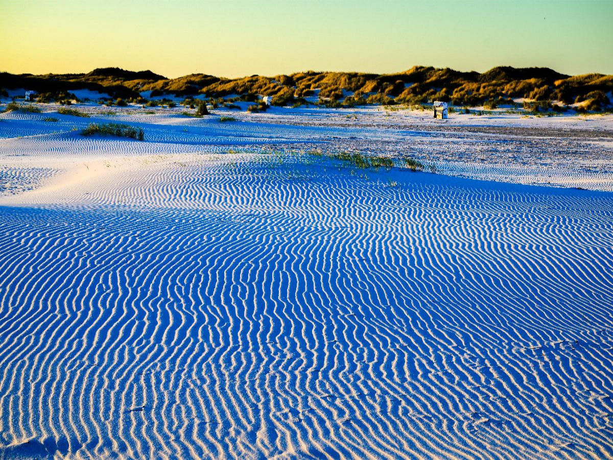 Nordseestrand nach einer stürmischen Nacht an der Westküste