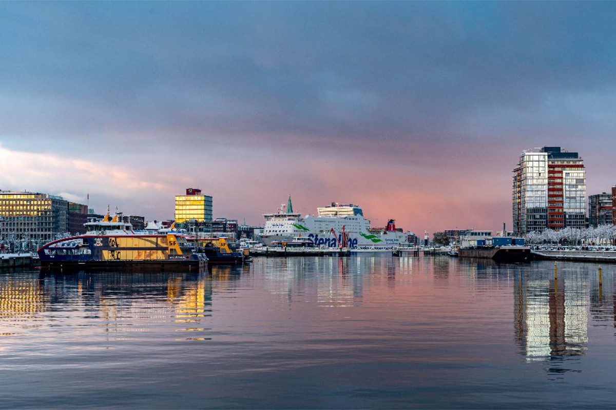 Winterliche Abendstimmung an der Hörn mit Blick zur Klappbrücke