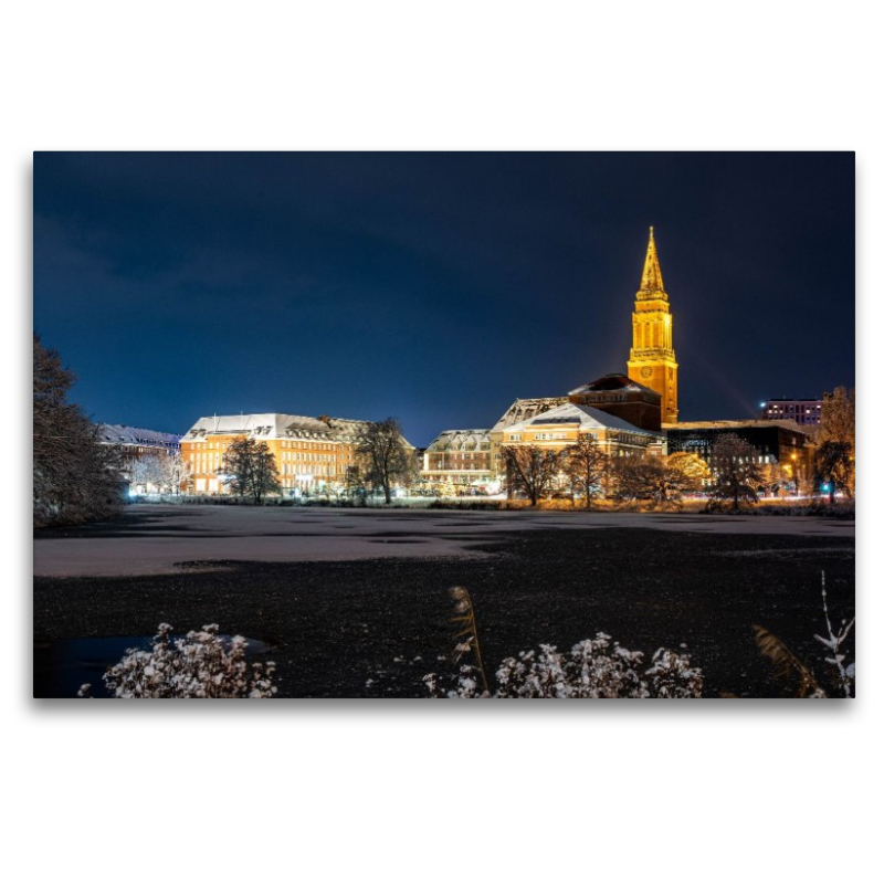 Kieler Rathaus im Schnee, gesehen über den Kleinen Kiel