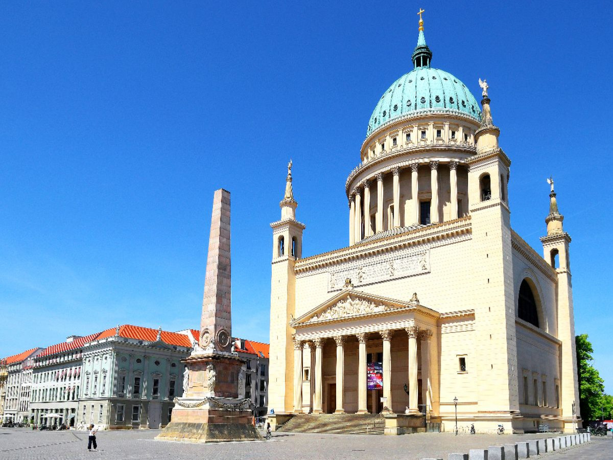 Potsdam, Nikolaikirche und Obelisk am Alten Markt