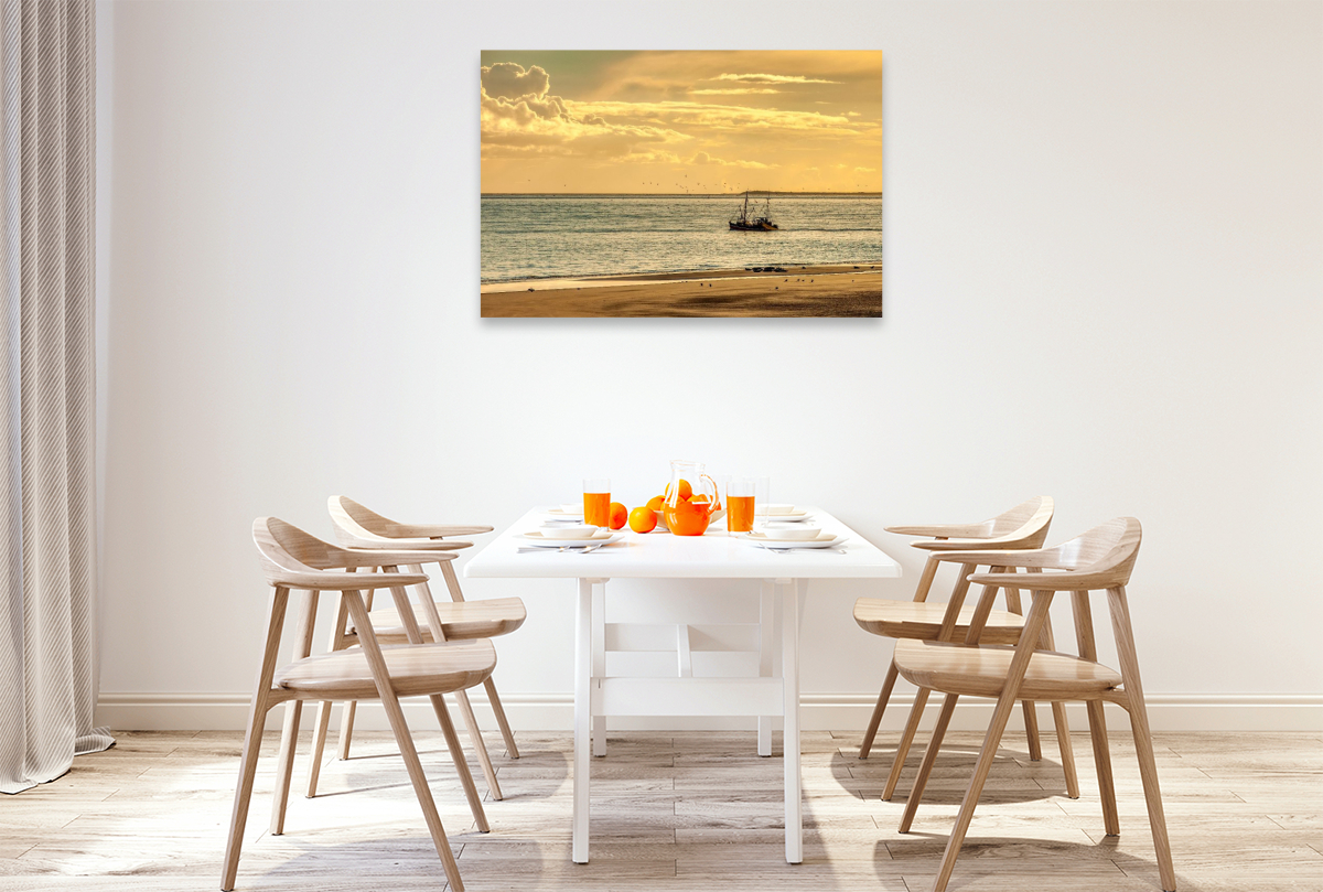 Ruhige Wellen, goldene Luft