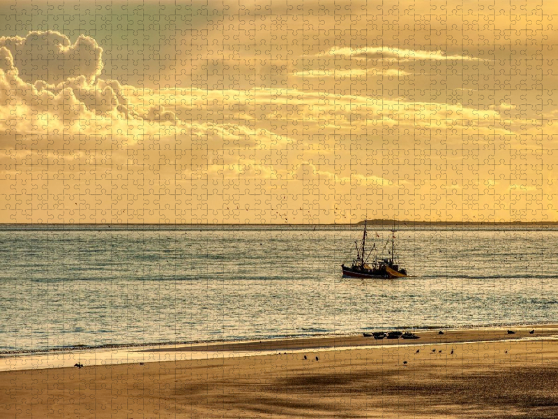 Ruhige Wellen, goldene Luft