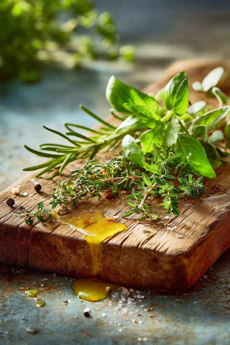 Kräuter in Öl sind ein Gedicht aus Erde und Flamme