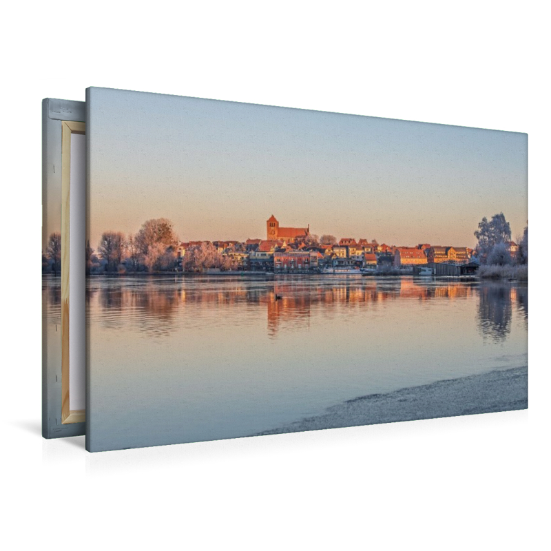 Waren Müritz Altstadt im Frost mit Georgenkirche