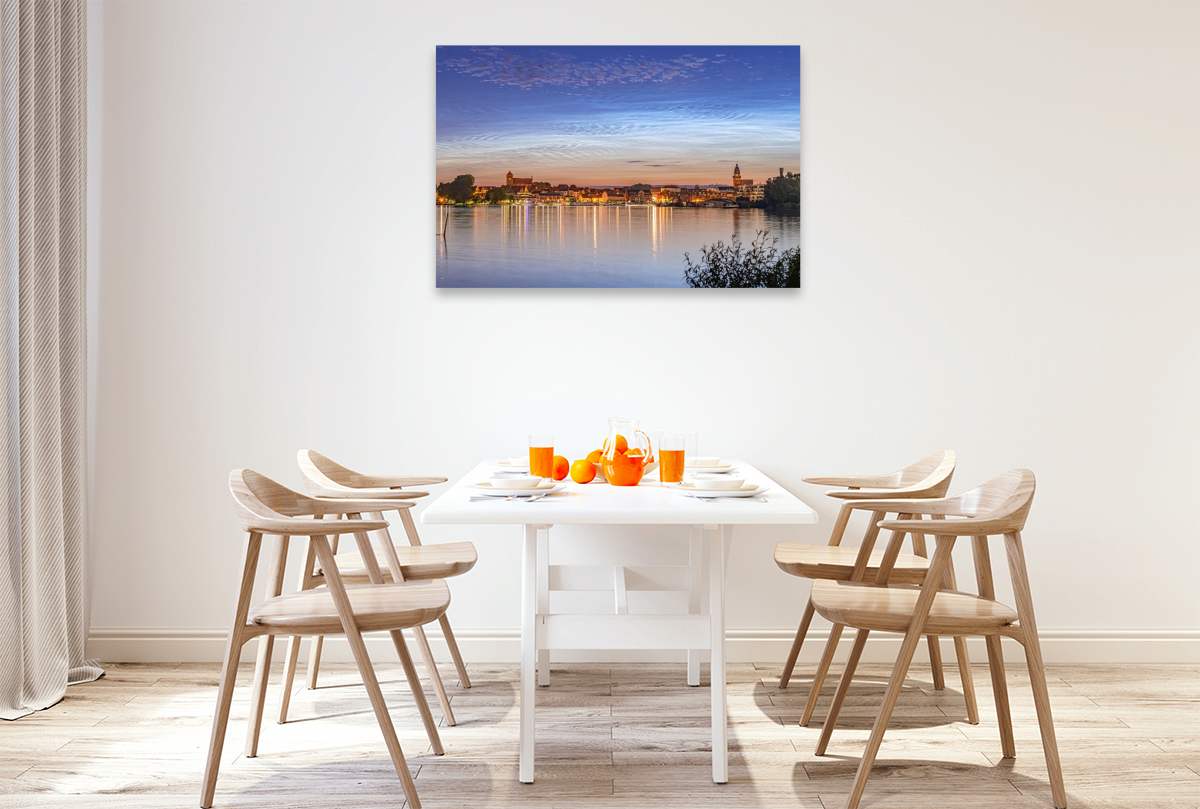 Leuchtende Nachtwolken über Waren Müritz