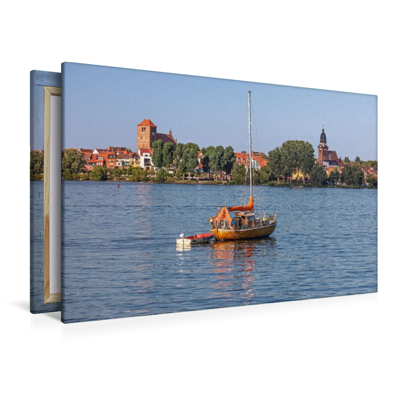 Historisches Segelboot vor der Altstadt von Waren Müritz