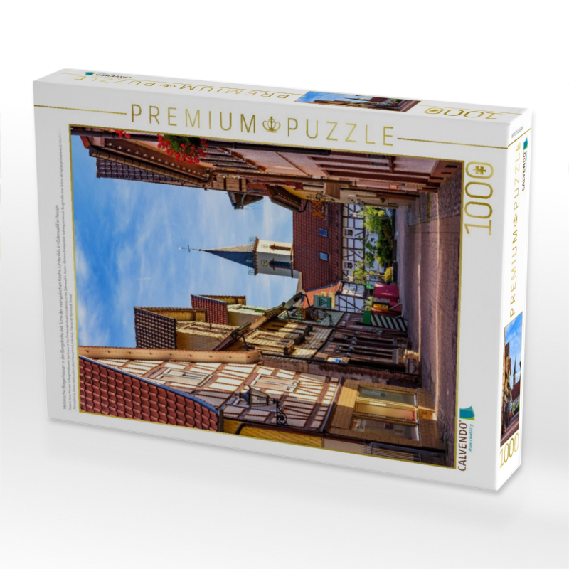 Historische Bürgerhäuser in der Burgstraße mit Turm der evangelischen Kirche, Lindenfels im Odenwald in Hessen