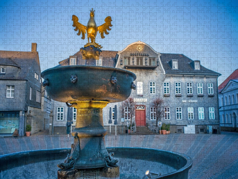 Goslar - Marktbrunnen und Goldener Adler