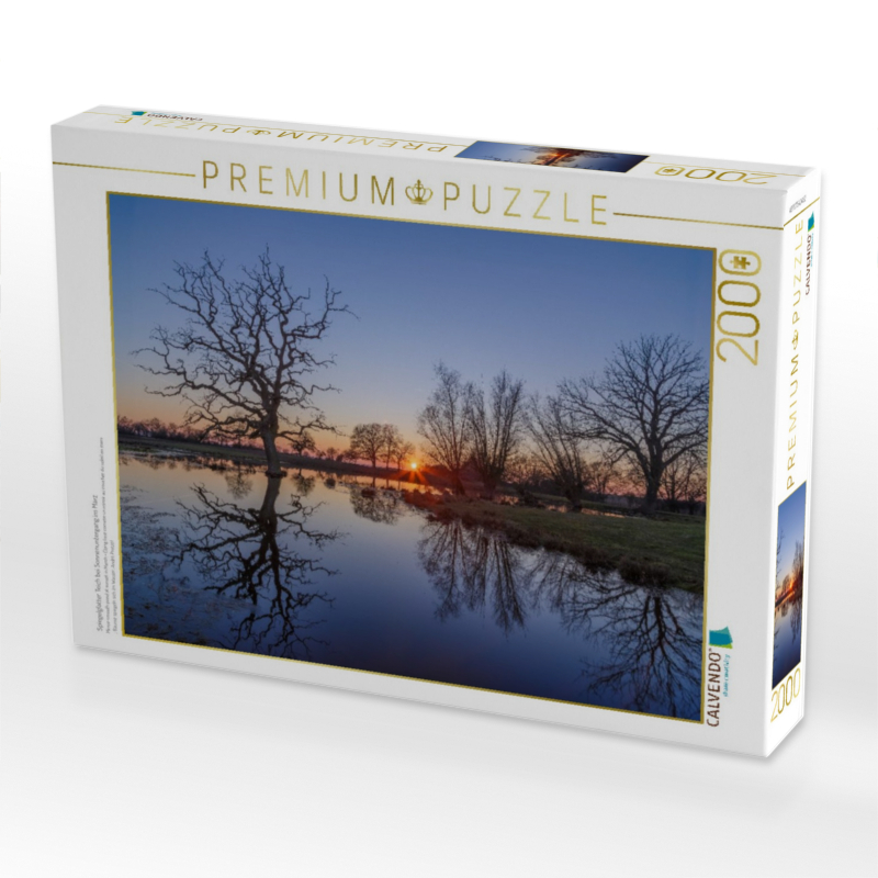 Spiegelglatter Teich bei Sonnenuntergang im März