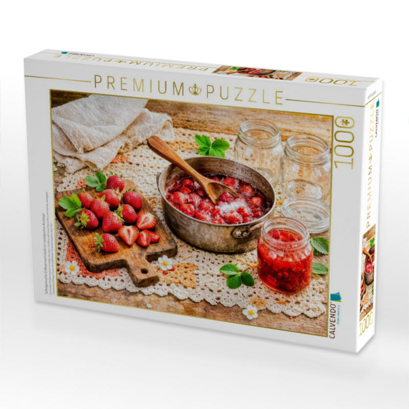 Selbstgemachte Erdbeermarmelade im nostalgischen Kochtopf