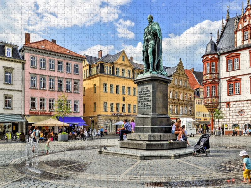 Der Marktplatz in Coburg mit dem Prinz Albert Denkmal, Oberfranken, Bayern