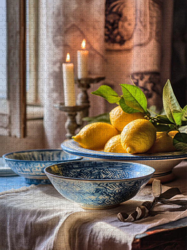 Mediterrane Keramik und frische Zitronen