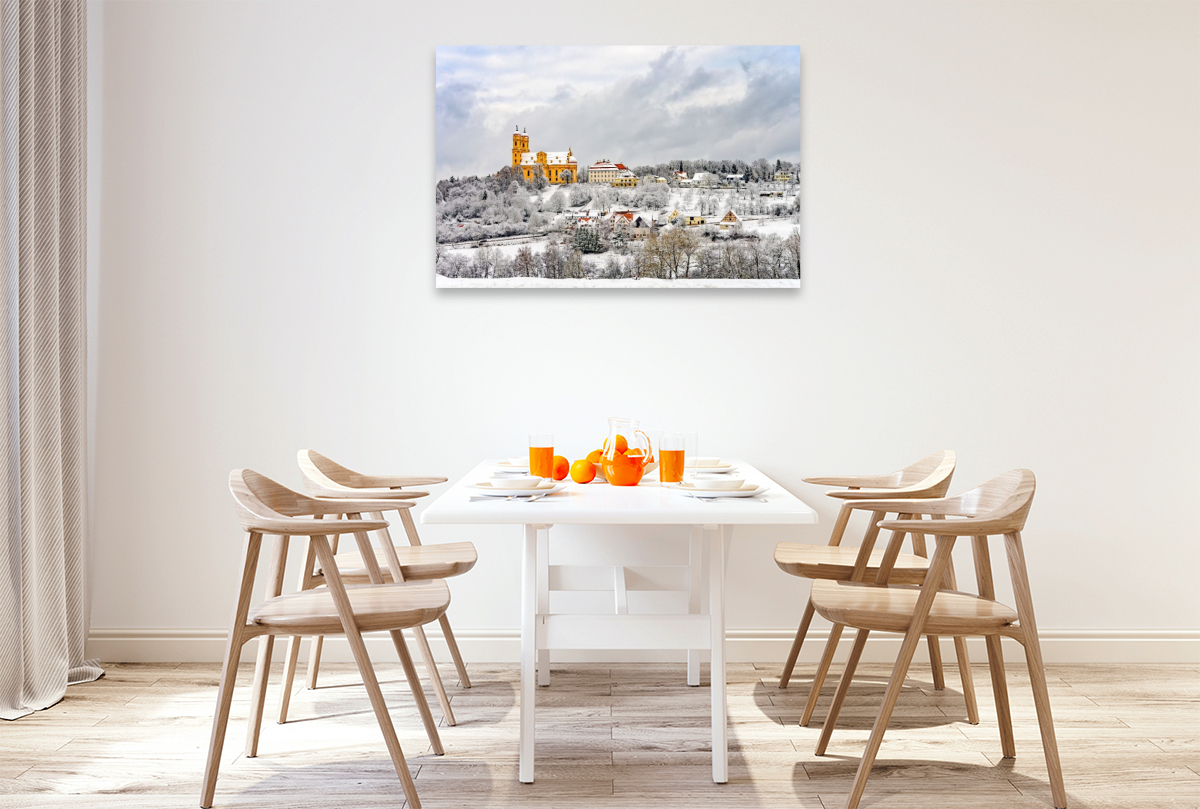 Der winterliche Schönenberg mit der Wallfahrtskirche in  Ellwangen (Jagst) im Ostalbkreis