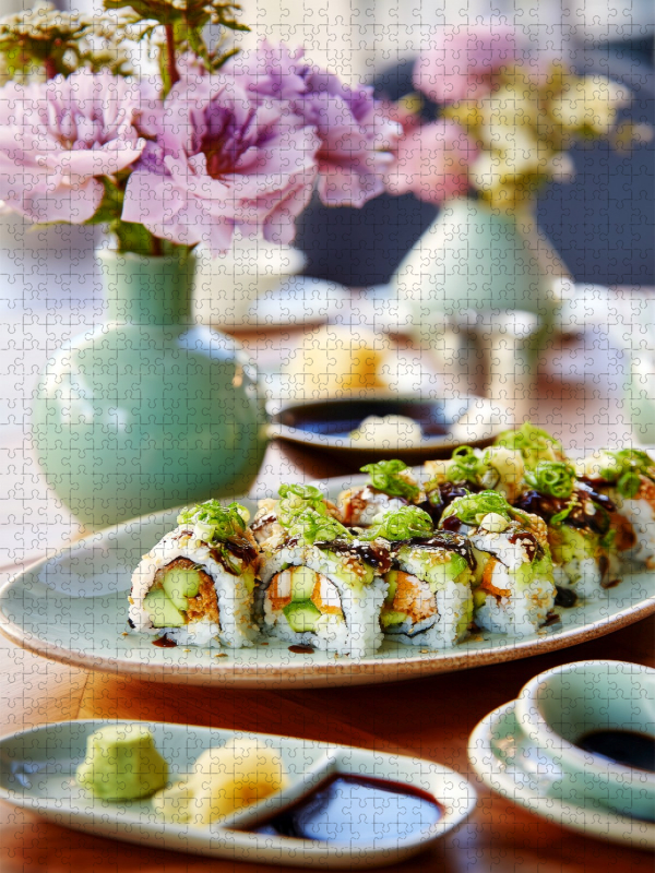 California Roll Sushi Bild mit Blumenarrangement