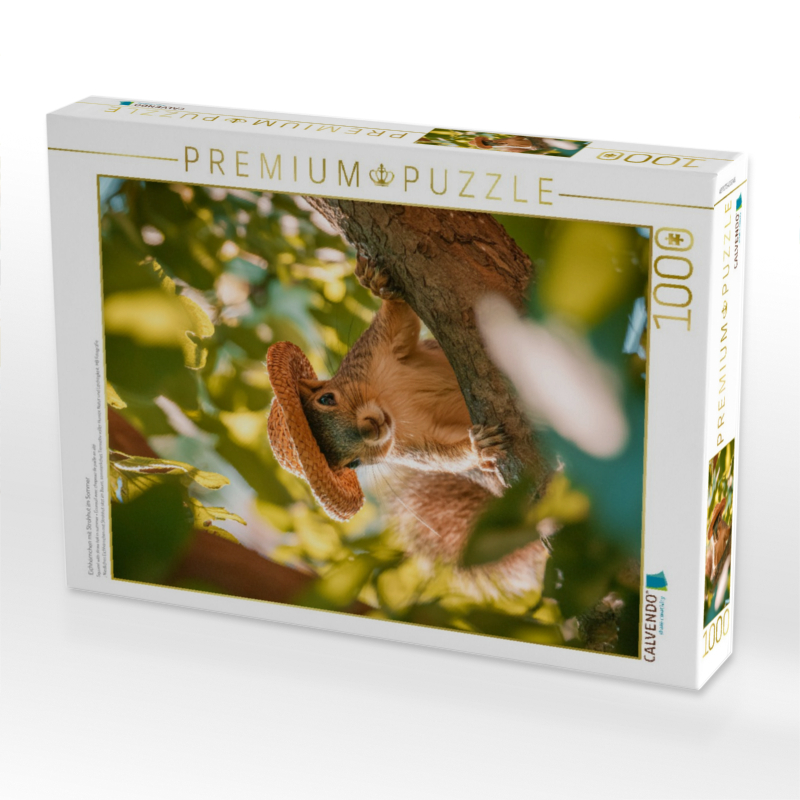 Eichhörnchen mit Strohhut im Sommer