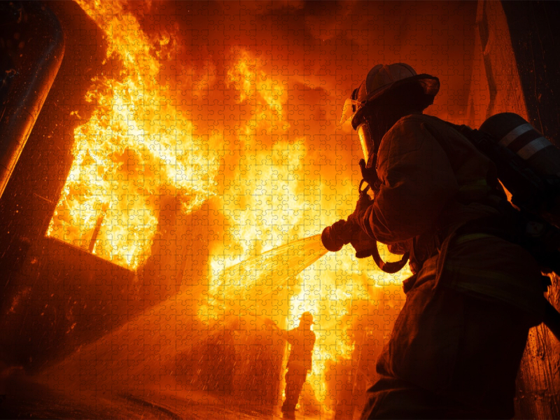 Feuerwehr löscht Großbrand